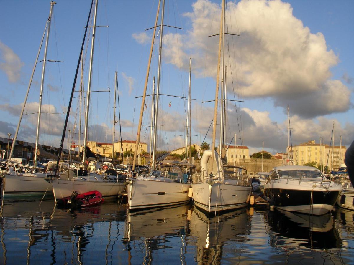 "Ausoleil" 2 Pieces Cosy Ensoleille, Tout A Pied, 50 M Du Vieux Port Saint-Raphaël Exterior foto